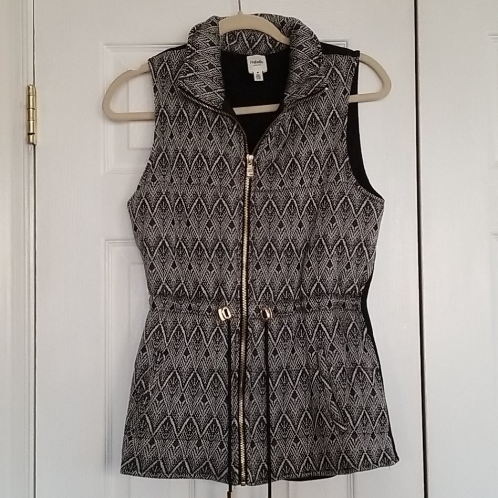 Black and white patterned knitted vest